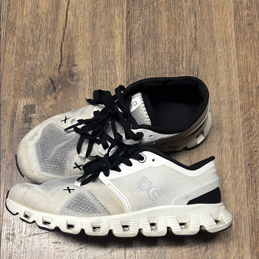 On Running Women's White and Black Cloudflow Sneakers